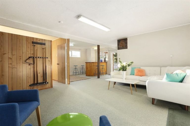 Photo of property in 14 Fowey Avenue, Te Atatu South, Auckland, 0610