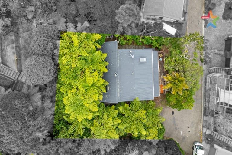 Photo of property in 6 Sarah Way, Crofton Downs, Wellington, 6035