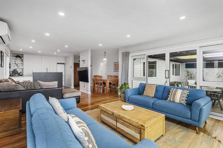 Photo of property in 92 Kahu Road, Paremata, Porirua, 5024