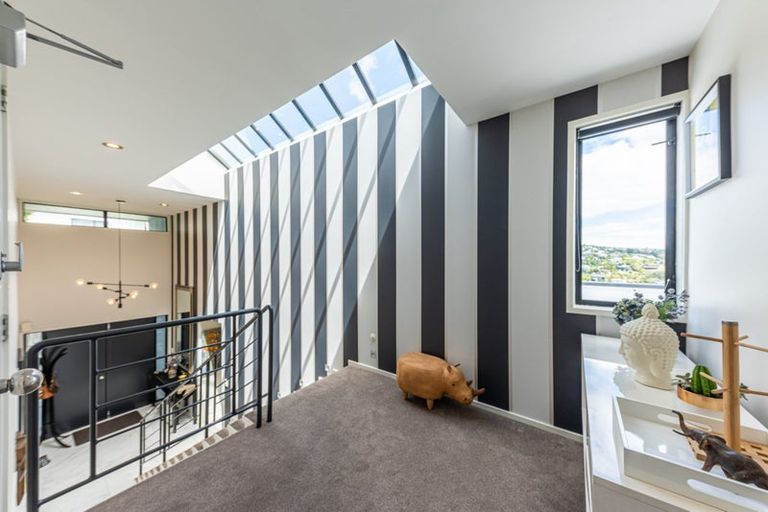 Photo of property in 9 Inverness Lane, Redcliffs, Christchurch, 8081