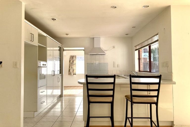 Photo of property in 30 Vintage Drive, Henderson, Auckland, 0612