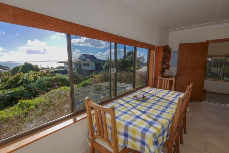 Photo of property in 21 Seaview Road, Cable Bay, 0420