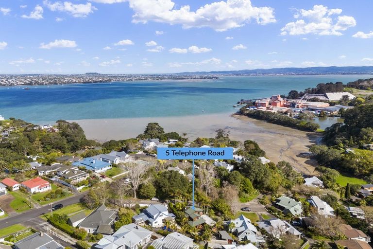 Photo of property in 5 Telephone Road, Birkenhead, Auckland, 0626