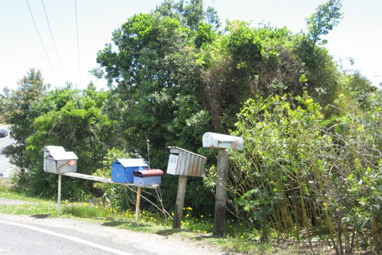 Photo of property in 16 Heretaunga Crescent, Cable Bay, 0420