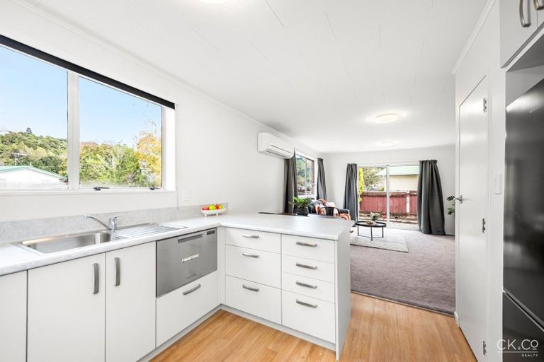 Photo of property in 1/31 Gemstone Drive, Birchville, Upper Hutt, 5018