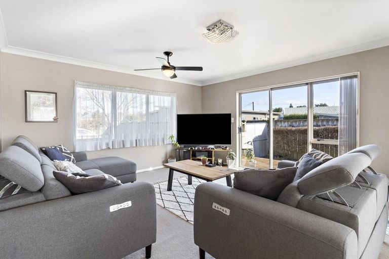 Photo of property in 24 Charles Street, Carterton, 5713