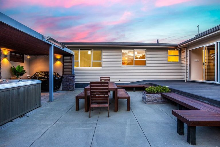 Photo of property in 116 Kahu Road, Paremata, Porirua, 5024