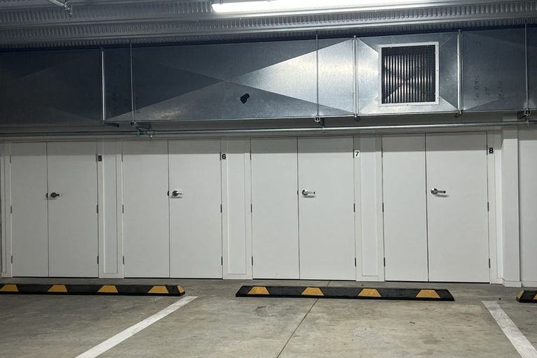 Photo of property in 1/4045f Great North Road, Glen Eden, Auckland, 0602