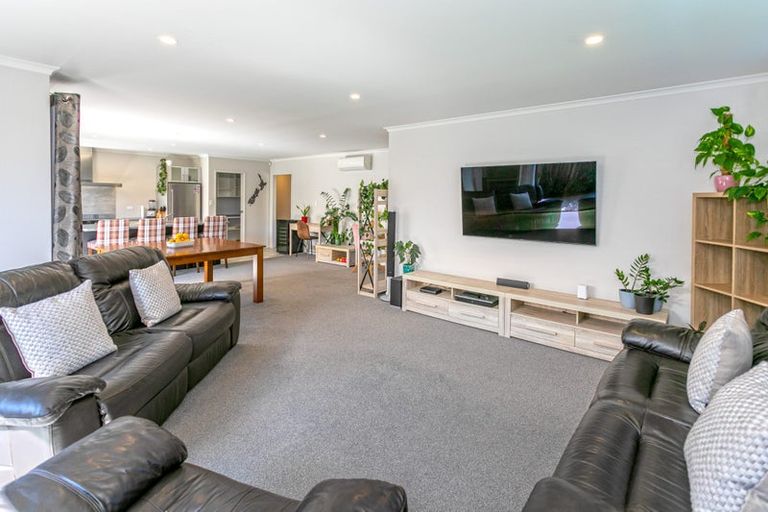 Photo of property in 136 Golden Shore Place, Coromandel, 3506