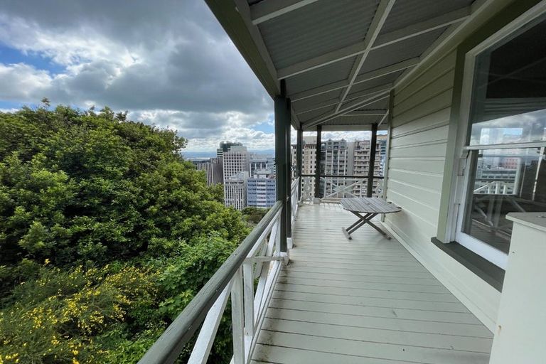 Photo of property in 1/14 Clifton Terrace, Kelburn, Wellington, 6012