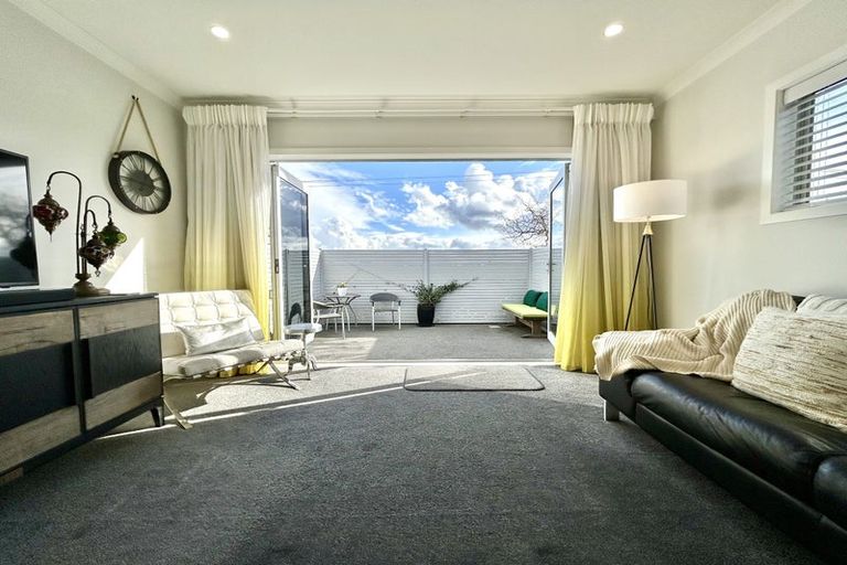 Photo of property in 72 Eriksen Road, Te Awa, Napier, 4110