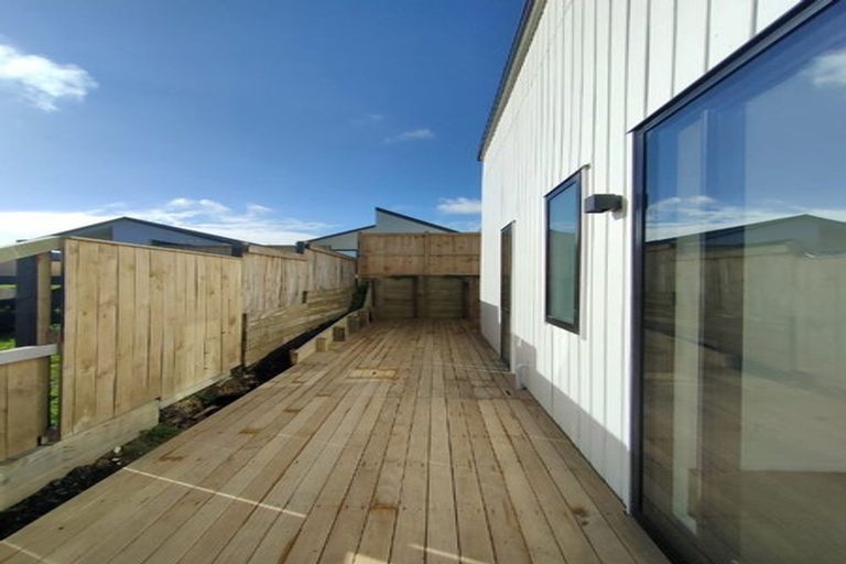 Photo of property in 35 Morus Road, Massey, Auckland, 0614