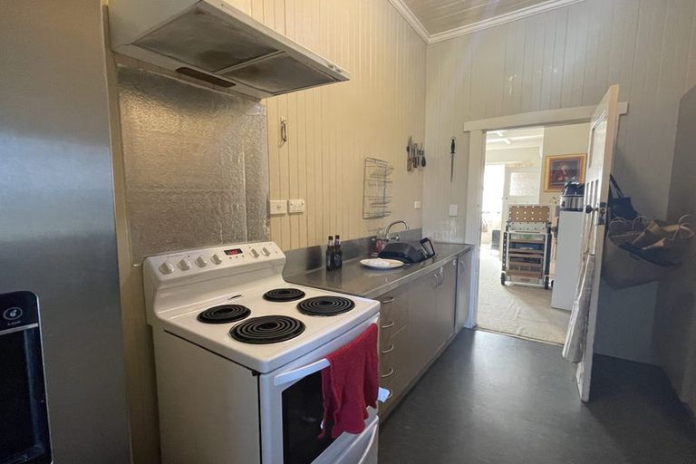 Photo of property in 116 Onewa Road, Northcote, Auckland, 0627