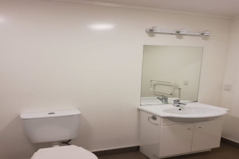 Photo of property in 221b The Terrace, Wellington Central, Wellington, 6011