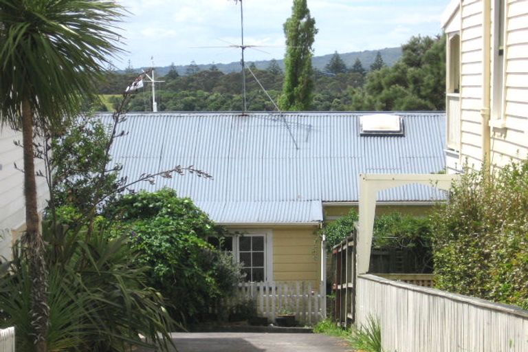 Photo of property in 10a Waterview Road, Stanley Point, Auckland, 0624