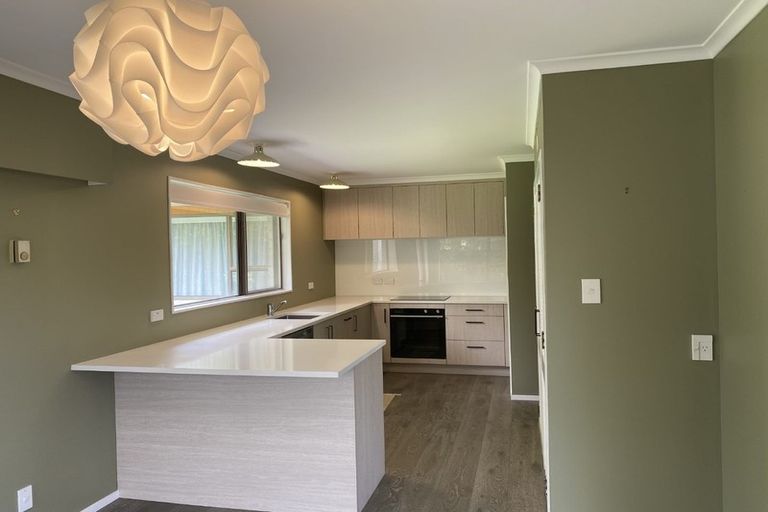 Photo of property in 28a Rewarewa Crescent, Waikanae, 5036