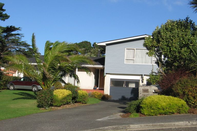 Photo of property in 25 Caesars Place, Churton Park, Wellington, 6037