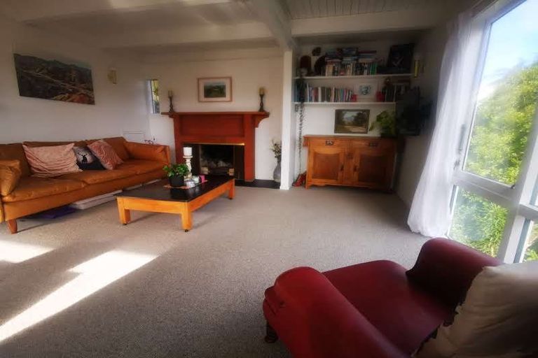 Photo of property in 16 Indira Place, Khandallah, Wellington, 6035