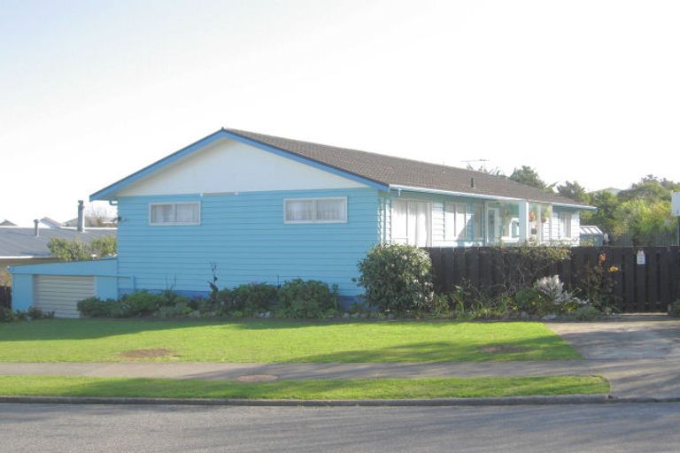 Photo of property in 81 Gloaming Hill, Titahi Bay, Porirua, 5022