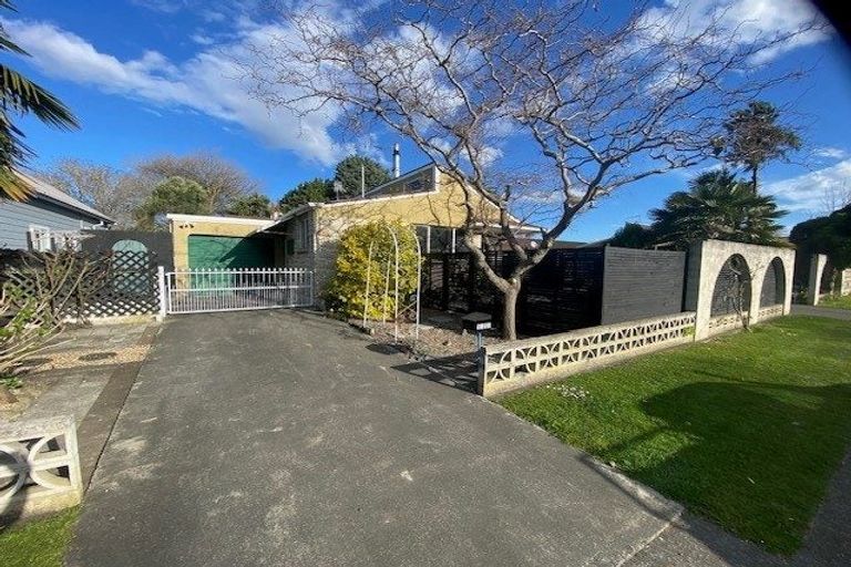 Photo of property in 1/801 Hastings Street North, Hastings, 4122