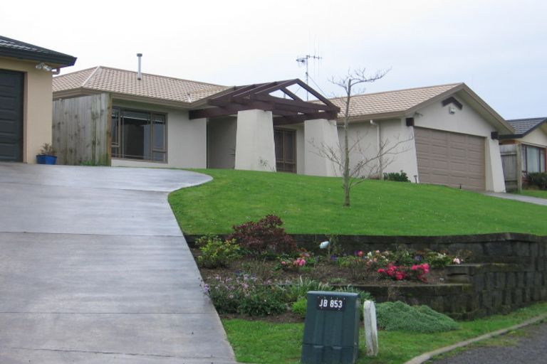 Photo of property in 18 Jordan Way, Kelvin Grove, Palmerston North, 4414