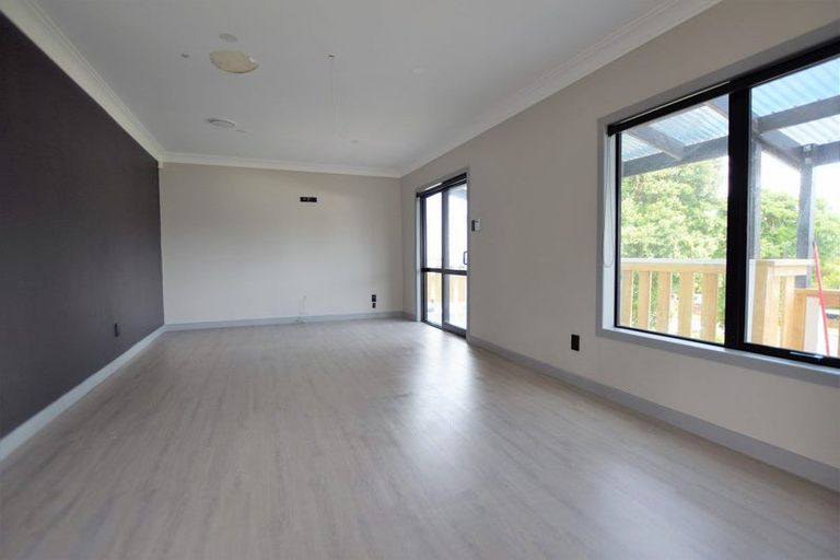 Photo of property in 1/112 View Road, Sunnyvale, Auckland, 0612