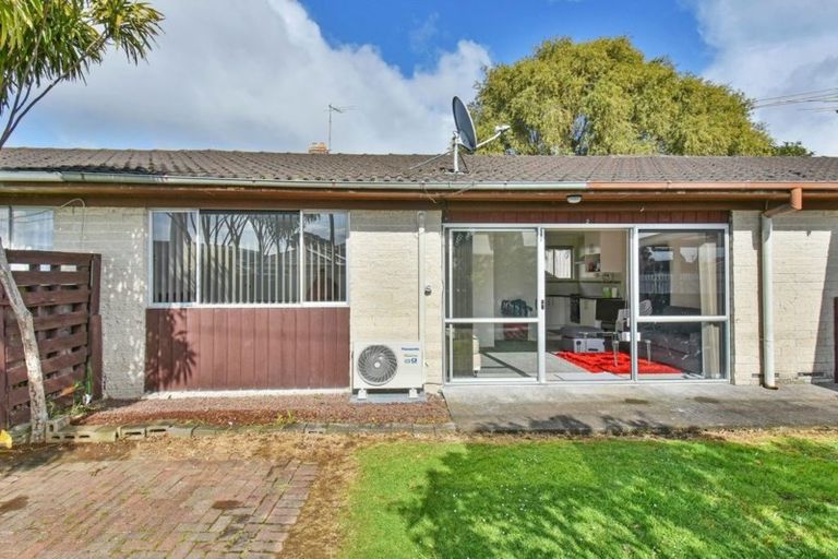 Photo of property in 2/1 Plunket Avenue, Papatoetoe, Auckland, 2104