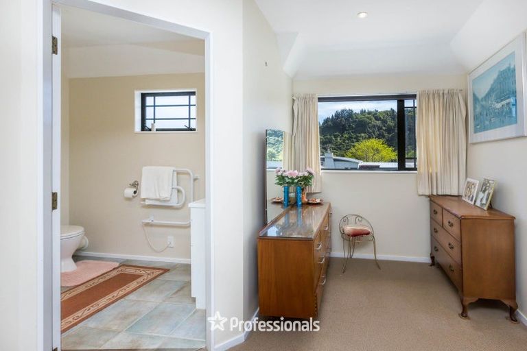 Photo of property in 22 Carlow Grove, Birchville, Upper Hutt, 5018