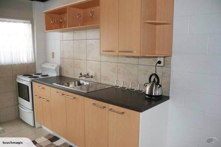 Photo of property in 9/5 Keeling Road, Henderson, Auckland, 0612