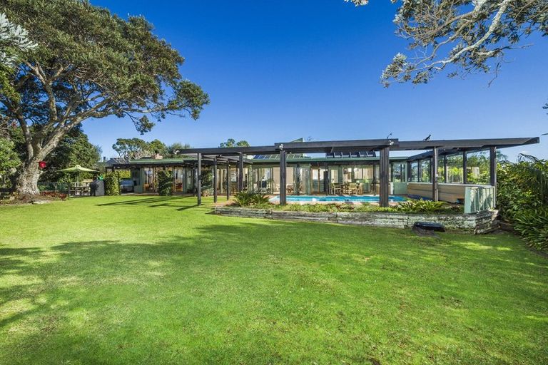 Photo of property in 275 Beach Road, Campbells Bay, Auckland, 0630