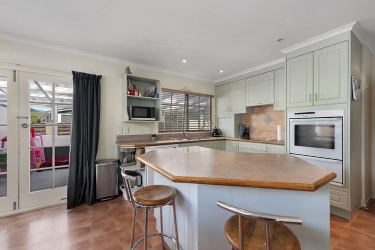 Photo of property in 20 Montana Road, Totara Park, Upper Hutt, 5018