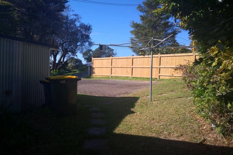 Photo of property in 1/454 East Coast Road, Windsor Park, Auckland, 0630