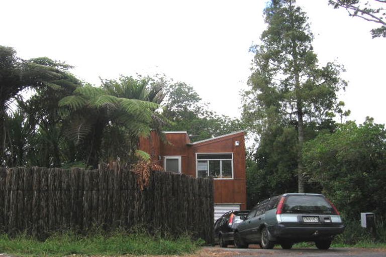 Photo of property in 15 Takahe Road, Titirangi, Auckland, 0604