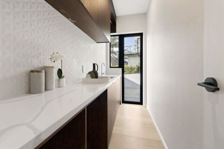 Photo of property in 47a Takutai Avenue, Half Moon Bay, Auckland, 2012