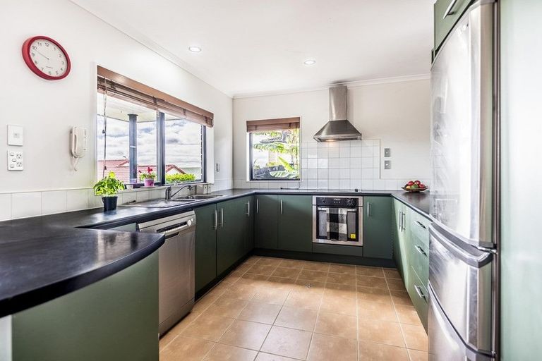 Photo of property in 38 Rivervale Grove, Stanmore Bay, Whangaparaoa, 0932