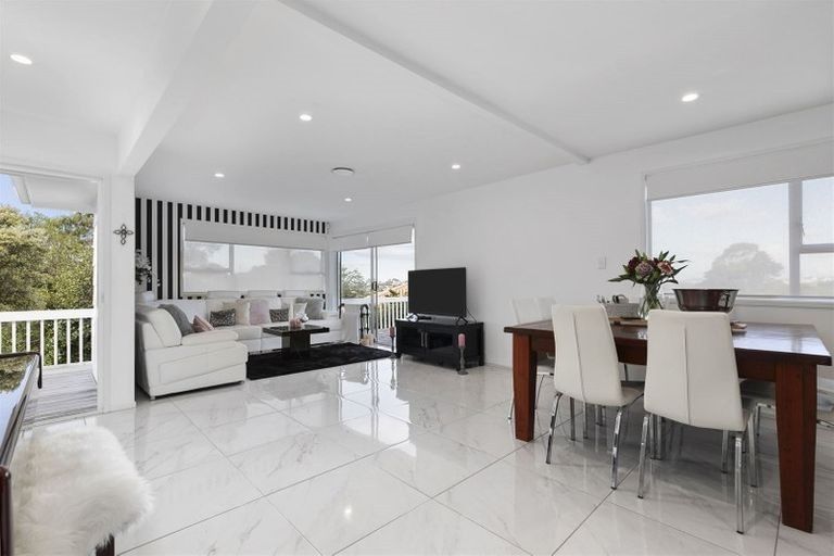 Photo of property in 19 Laurina Road, Sunnynook, Auckland, 0620