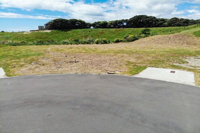 Photo of property in 8 Arapipi Way, Peka Peka, Waikanae, 5391