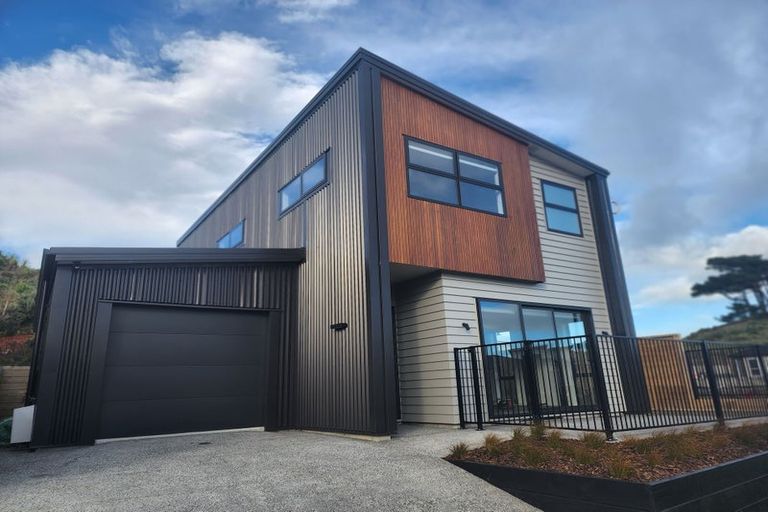 Photo of property in 4a Kaiaho Close, Aotea, Porirua, 5024