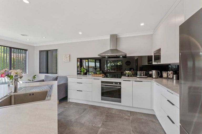 Photo of property in 10 Carlow Grove, Birchville, Upper Hutt, 5018