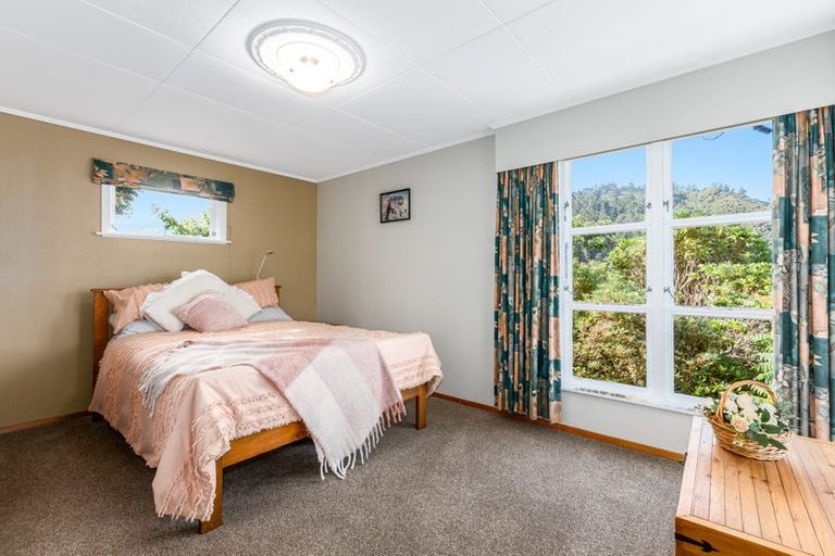 Photo of property in 43 Moores Valley Road, Wainuiomata, Lower Hutt, 5014