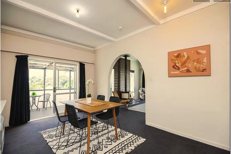 Photo of property in 10 Black Rock Road, Newlands, Wellington, 6037