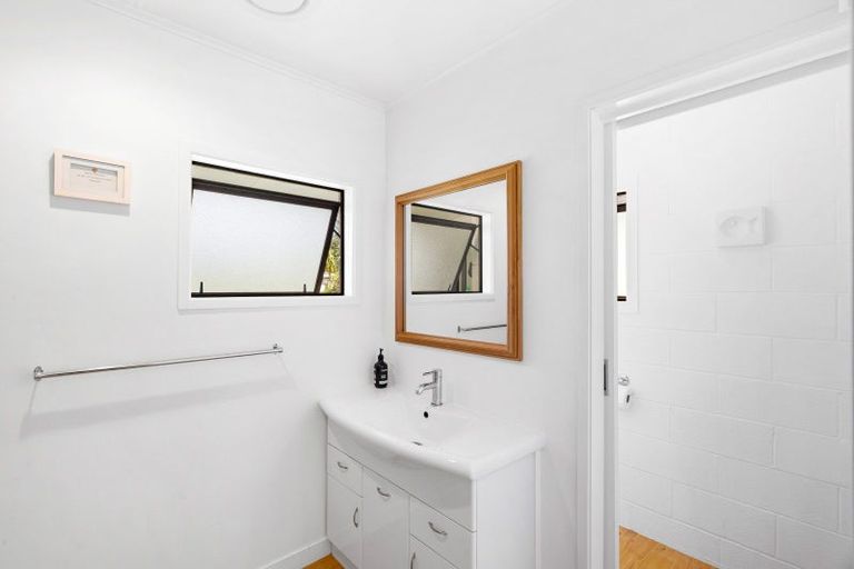 Photo of property in 1 Moana Drive, Mahia, 4198