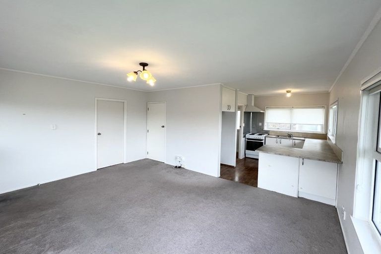 Photo of property in 1/5 Finn Place, Totara Vale, Auckland, 0629