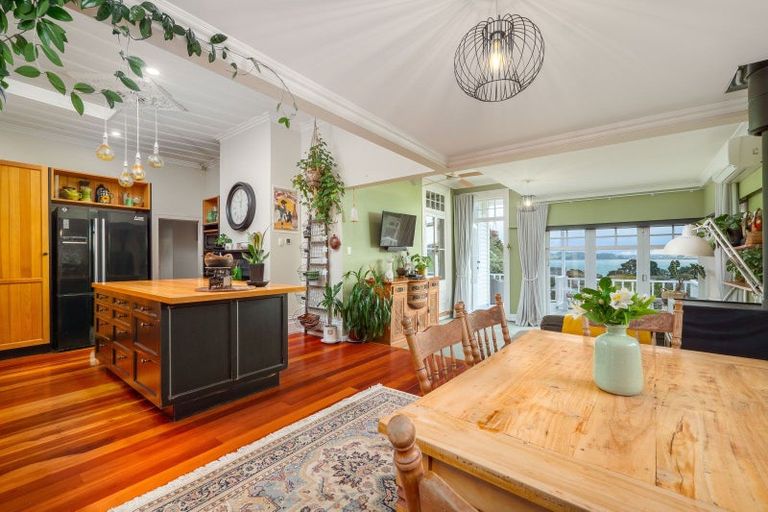 Photo of property in 9 Robertson Street, Russell, 0202