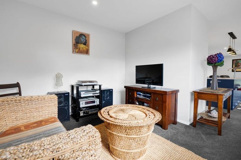 Photo of property in 7 Robbins Crescent, Hawera, 4610