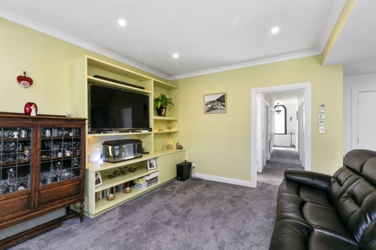 Photo of property in 6 Monaghan Avenue, Karori, Wellington, 6012