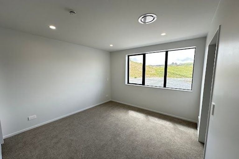 Photo of property in 50 Oakum Road, Whitby, 5024