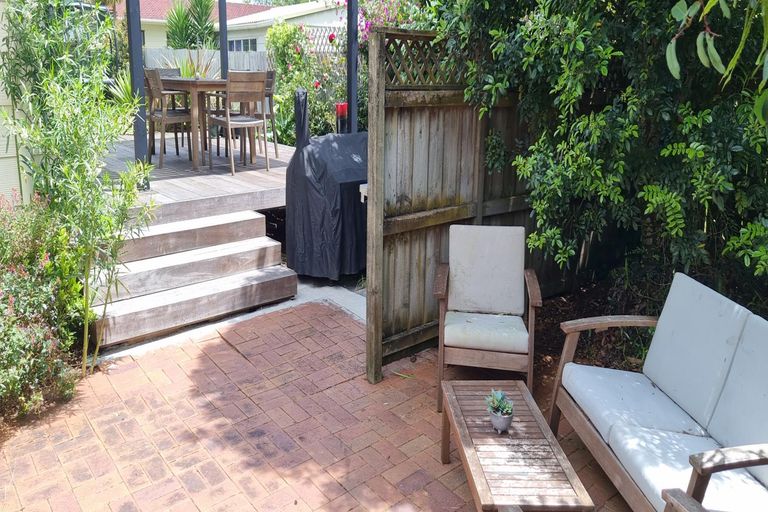 Photo of property in 15 Oakmont Place, Wattle Downs, Auckland, 2103