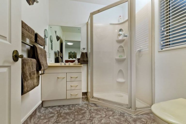 Photo of property in 133 Awaroa Road, Sunnyvale, Auckland, 0612