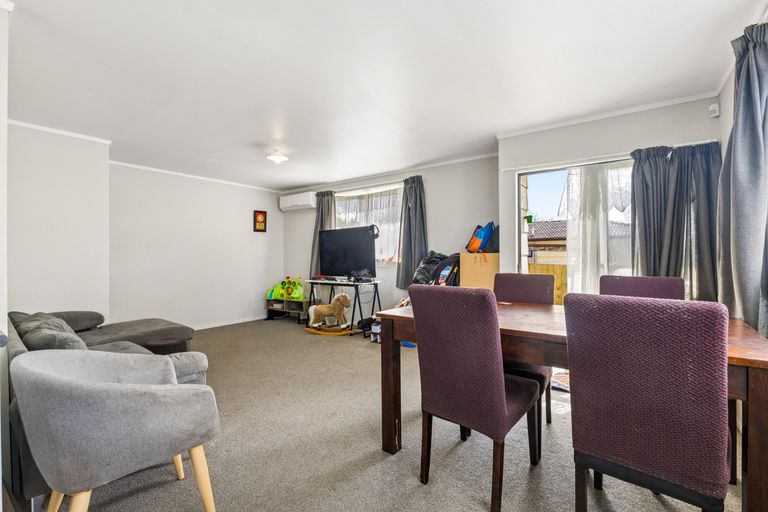 Photo of property in 2/77 Redcrest Avenue, Red Hill, Papakura, 2110